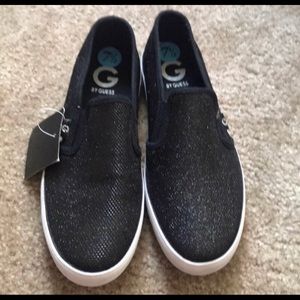 NWT guess black shiny slides